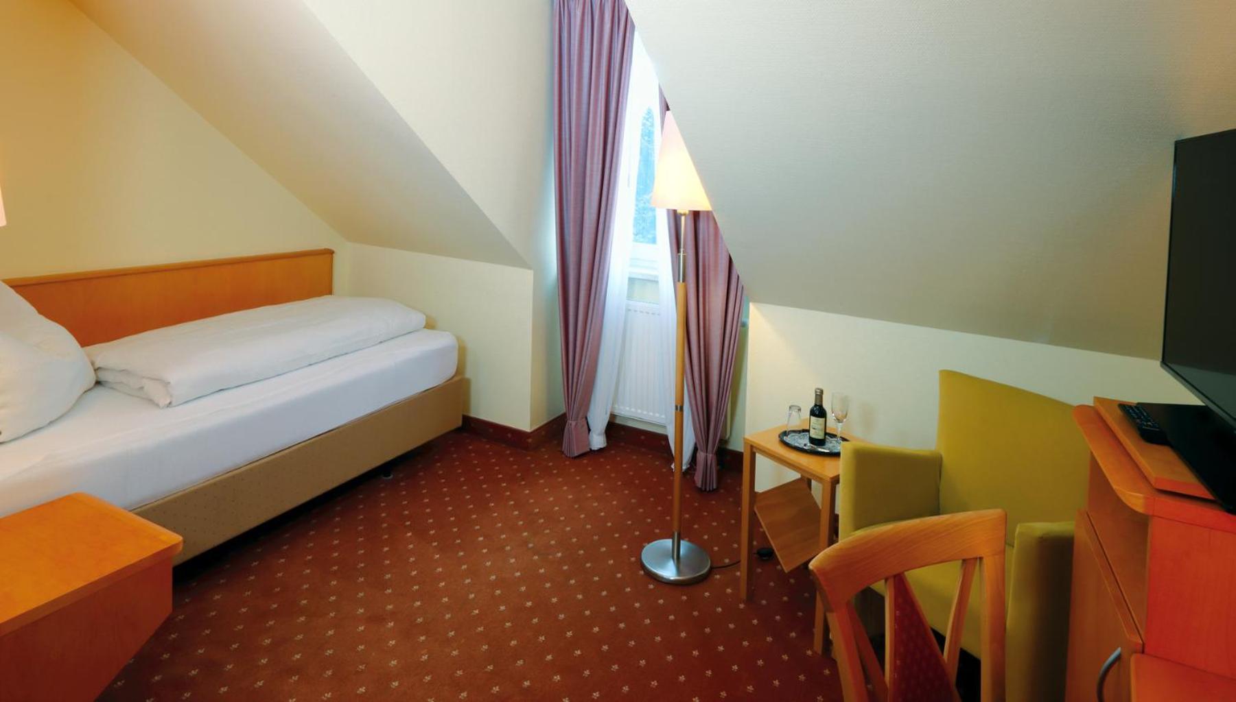 Hotel Und Restaurant Eurohof Duisburg Exterior photo