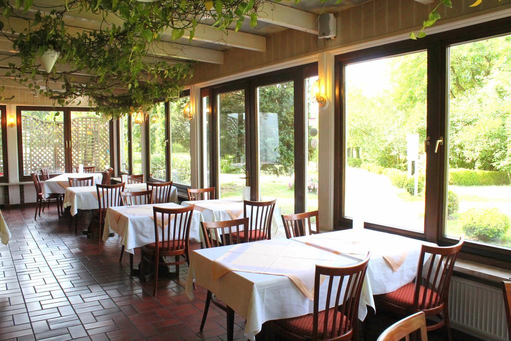Hotel Und Restaurant Eurohof Duisburg Exterior photo
