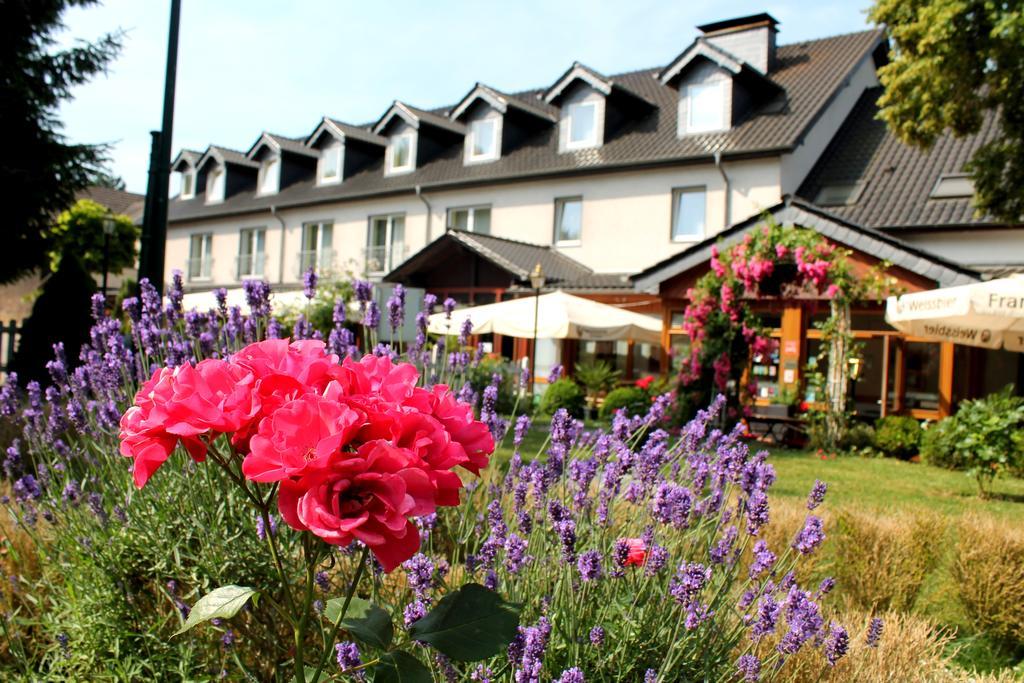 Hotel Und Restaurant Eurohof Duisburg Exterior photo